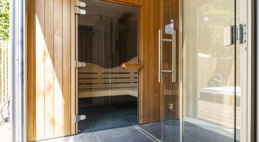 サン＝マルタン＝ド＝レ Camping 4 etoiles Les Fougeres 4つ星 ゲストハウス プール