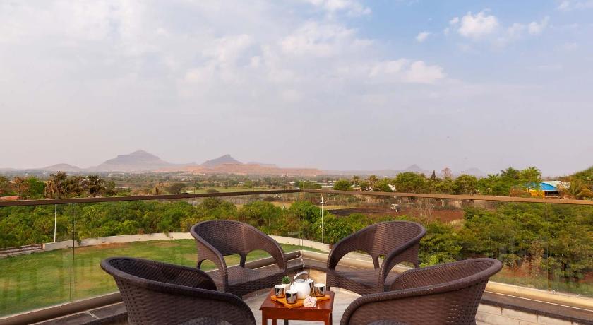 StayVista at Casa Del Verde photo