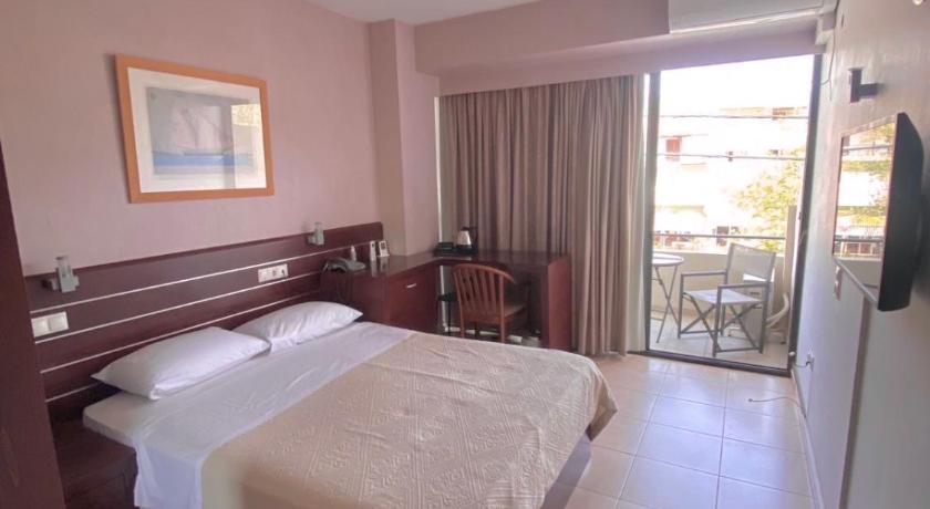 Saint George Hotel photo
