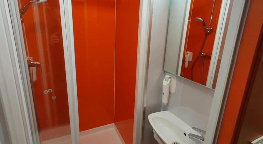 Kyriad Direct Orleans - Olivet - La Source photo