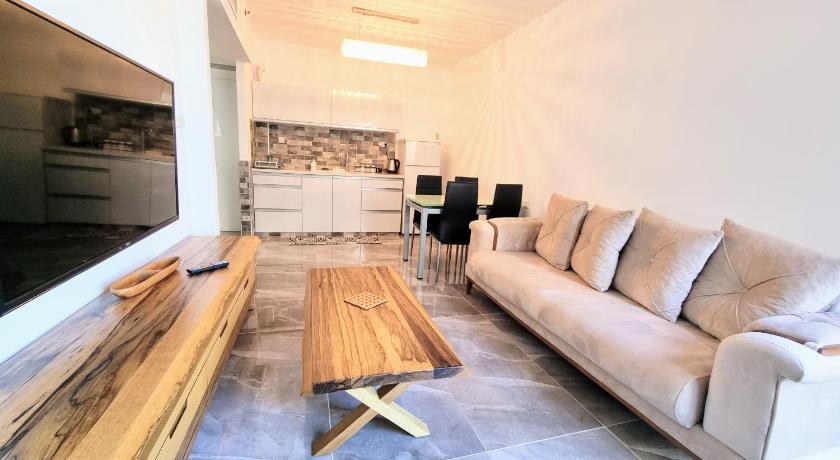 Image of Apartment with Lake View 4