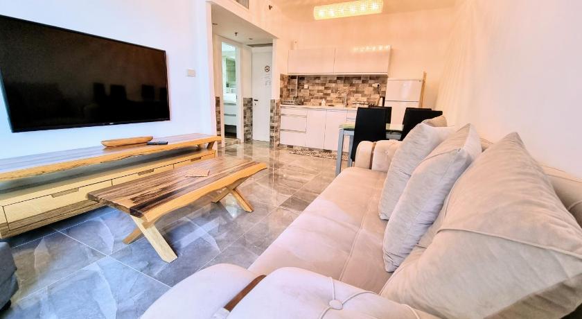 Image of Apartment with Lake View 3
