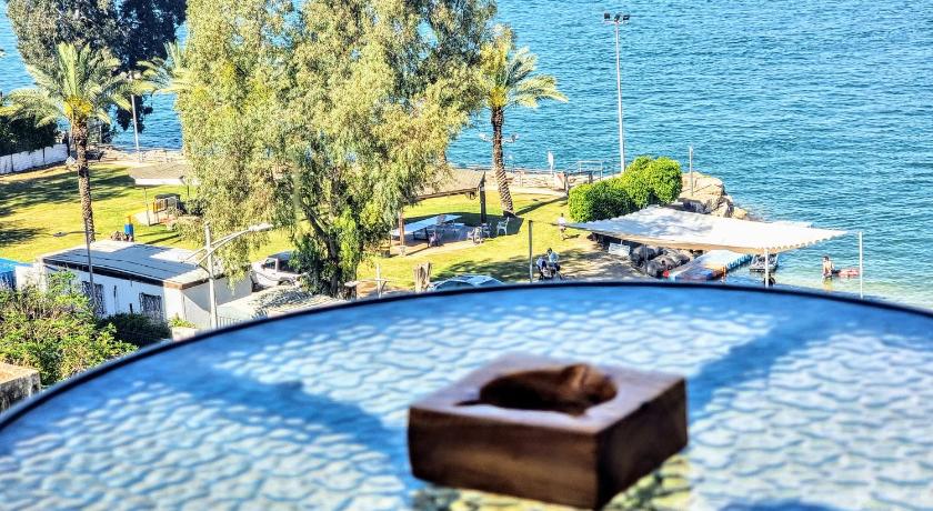 Image of Apartment with Lake View 8