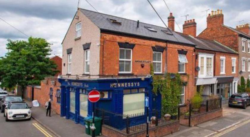Beautiful 5 bedroom house in great location. — Hotel in Coventry