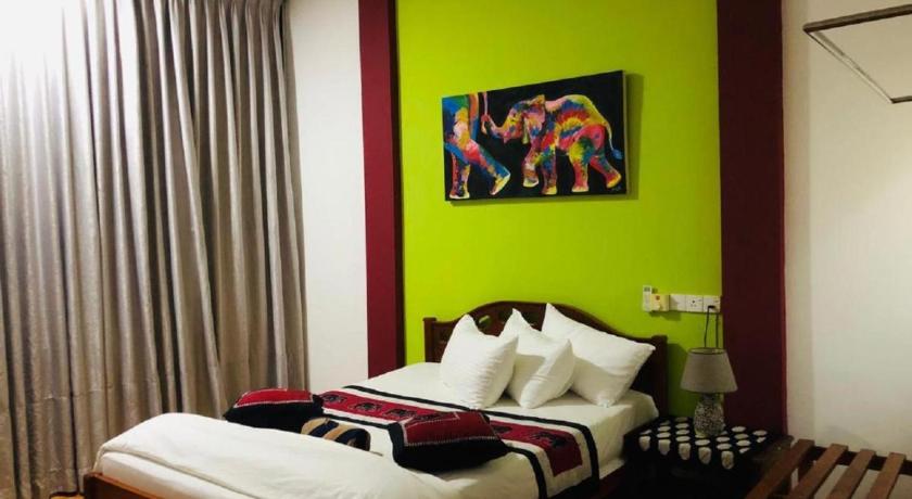 Hotel In Kandy Near By Lake Sleeps 38 photo
