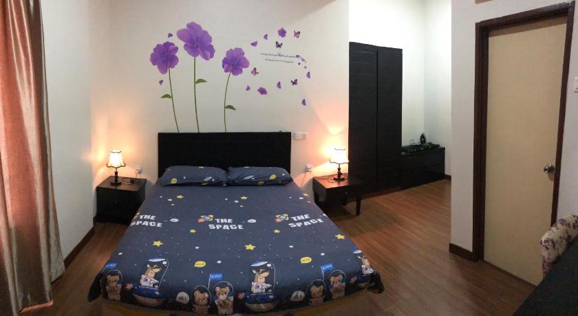 a bedroom with a bed and a dresser, Homestay at Lagoon Park Resort in Malacca