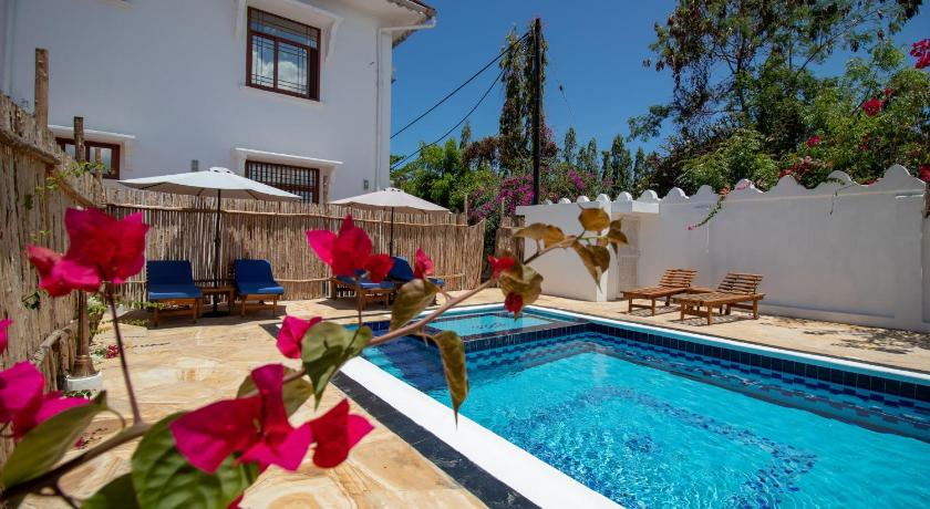 Sunny Palms Beach Bungalows photo