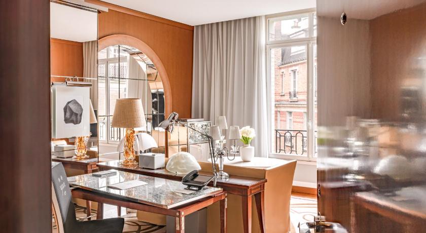 Image of Signature Suite 7