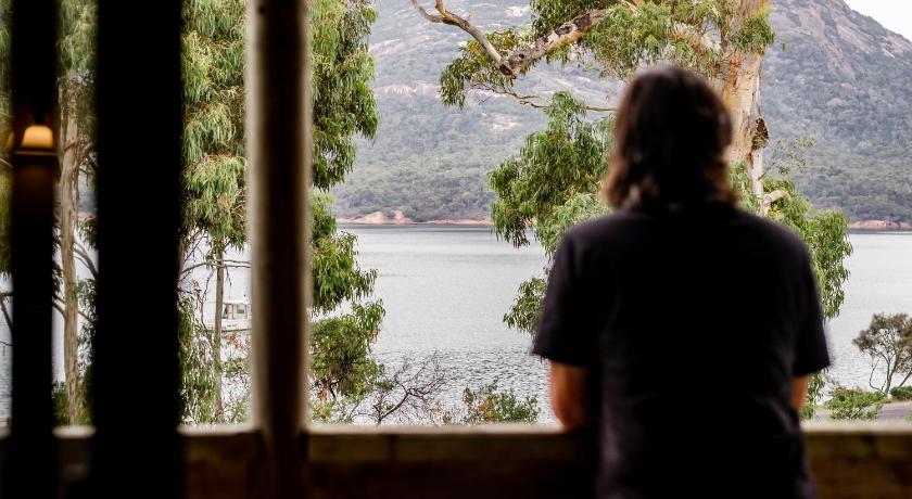 Freycinet Cottage 1 – Bluestone — Hotel in Coles Bay