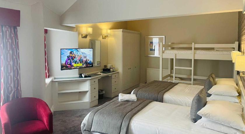 Image of Family Room (2 Adults + 3 Children) 0