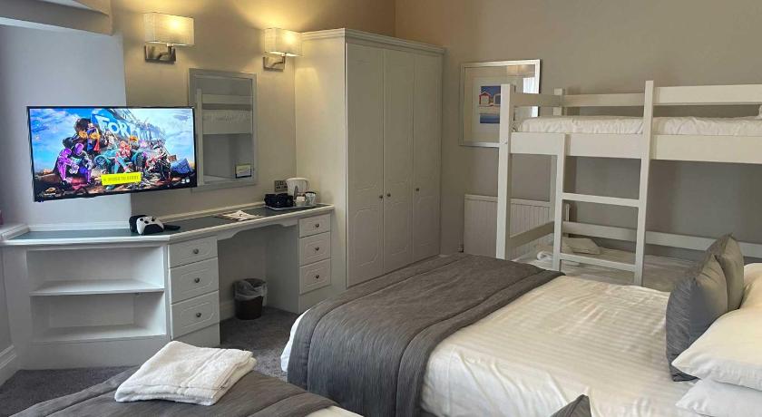 Image of Family Room (2 Adults + 3 Children) 3