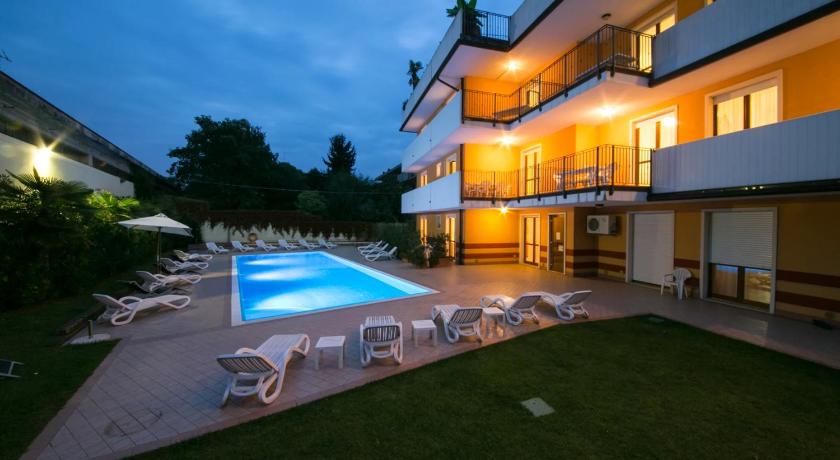 Ferretti Residence Garda Palace photo