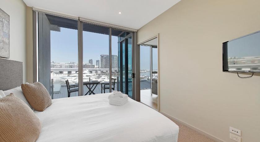 Image of Deluxe One-Bedroom Apartment with Harbor View 4