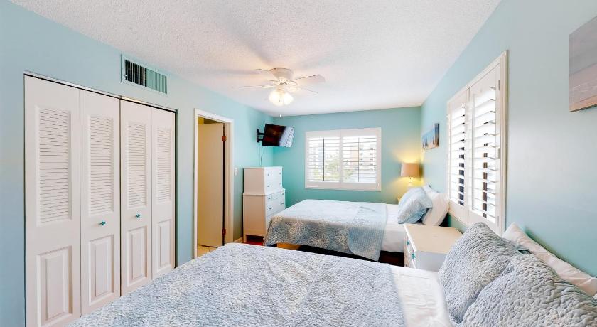 Outrigger 114 photo