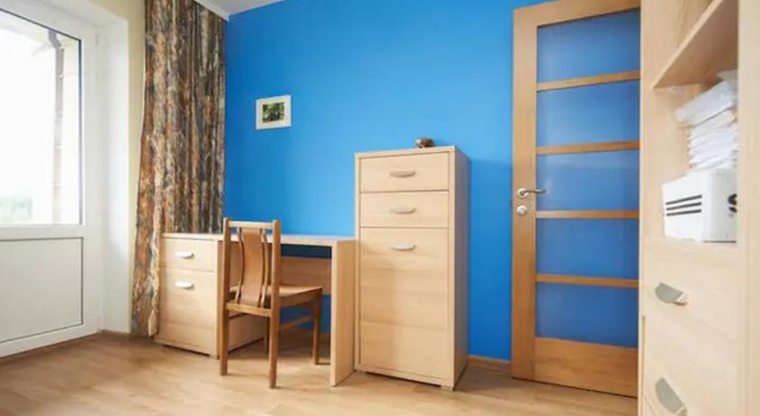 Cozy private room in a three room apartment Free parking Feel like at home