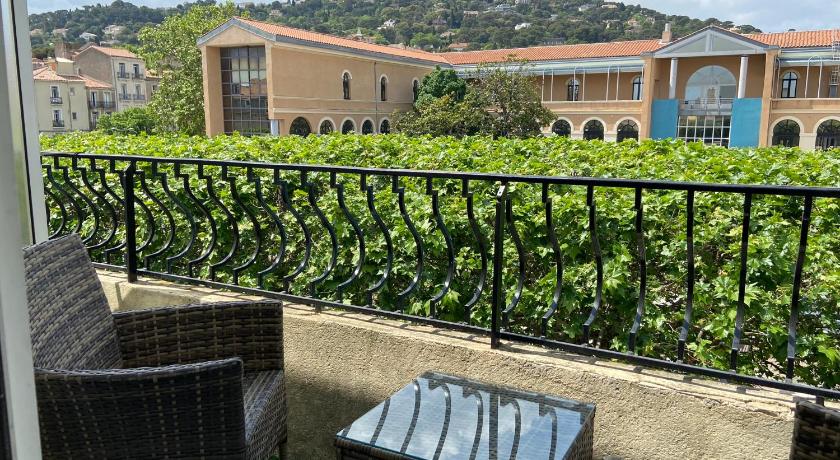 Hotel Regina photo