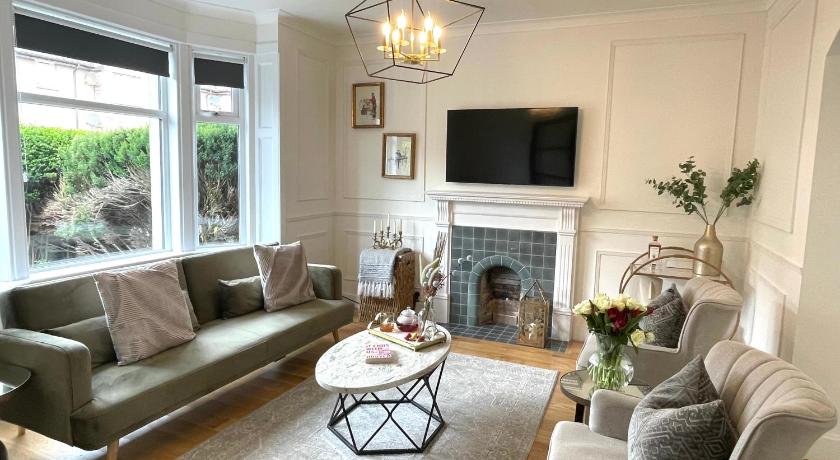 Stylish &amp; Chic Central Apartment with Hot Tub — Hotel in Perth
