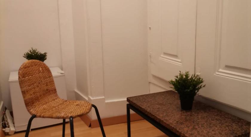 รูปของห้องเตียงใหญ่ (ใช้ห้องน้ำส่วนกลาง) (Double Room with Shared Bathroom) 10