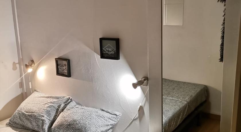 รูปของห้องเตียงใหญ่ (ใช้ห้องน้ำส่วนกลาง) (Double Room with Shared Bathroom) 0