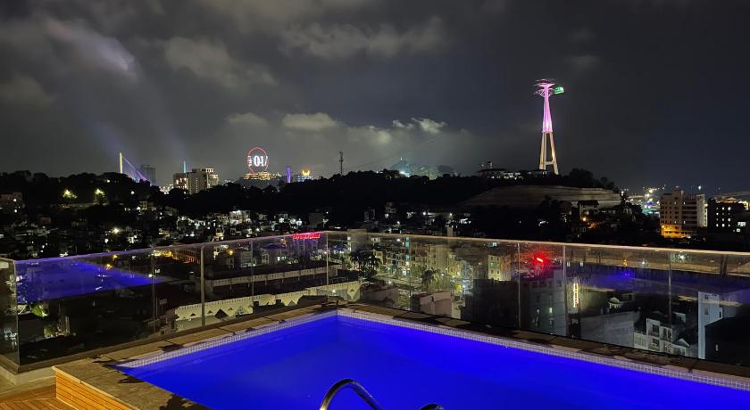 Svømmebasseng The Light Hotel Halong