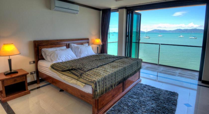 Emerald Beach-Front Apartments Fishermans Village photo