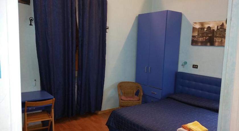 a bedroom with blue walls and a blue bed, Walter Guest House in Rome
