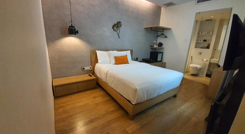 Image of Executive King Room 8