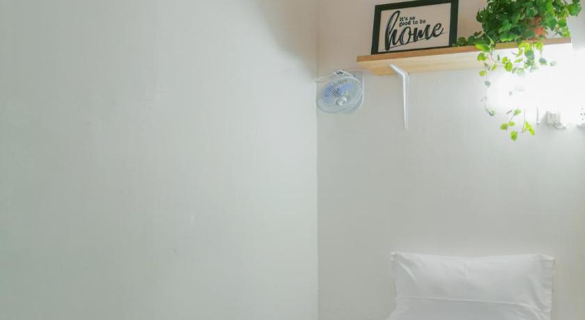 Image of Family Room with Shared Bathroom 0