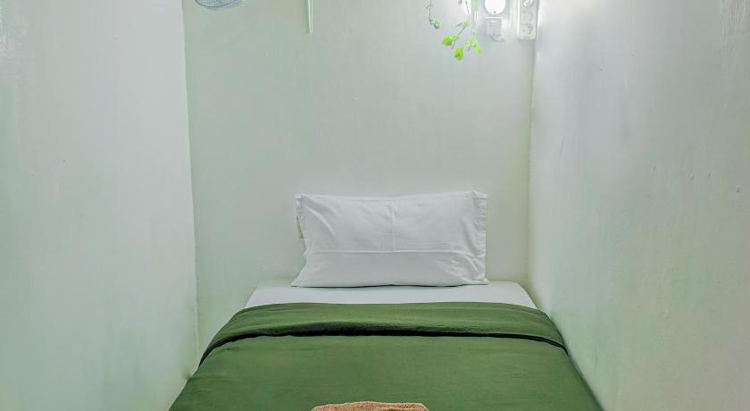 Image of Family Room with Shared Bathroom 1