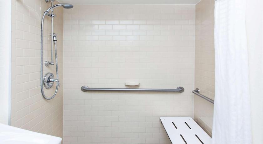 Sonesta Simply Suites Charlotte University photo