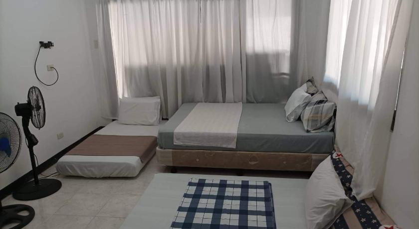 Bolinao Transient House A   photo
