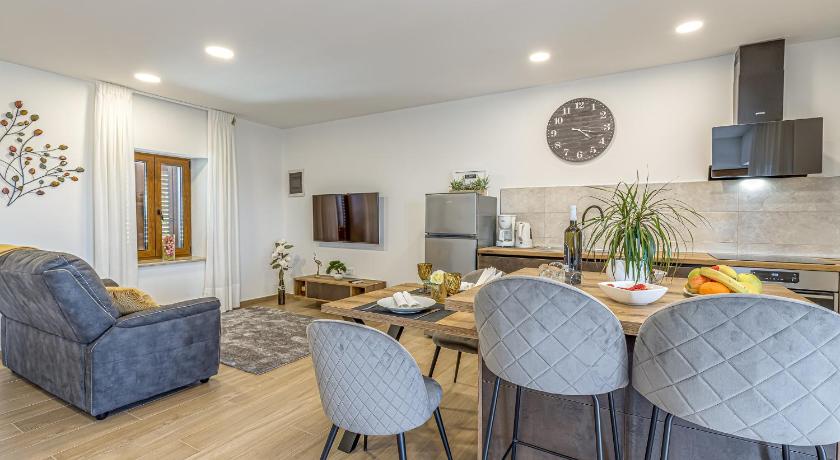 Apartment Nilda II — Hotel in Musalez