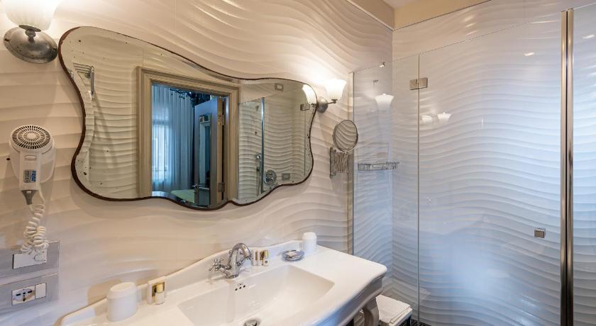 Image of Canal View Suite 11