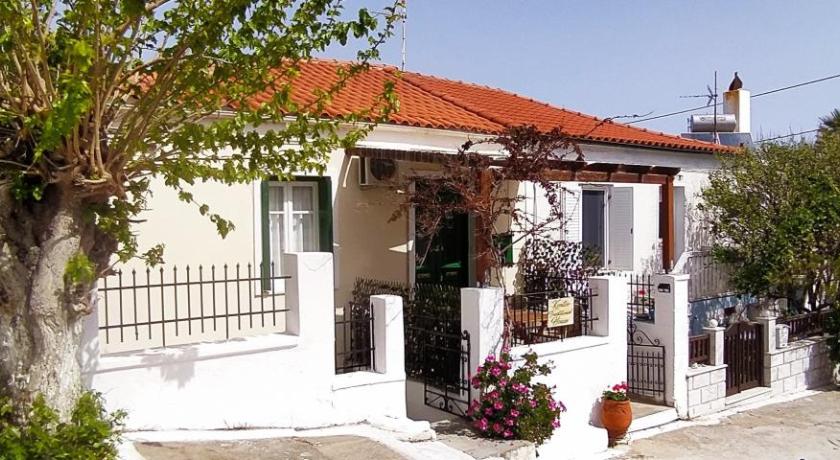 Kontos-Traditional house in Andros beach