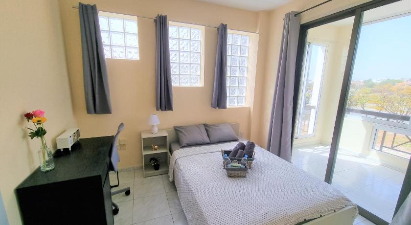 Comfy Rooms + Near SALT LAKE + 100MBit Internet + Shared Apartment photo