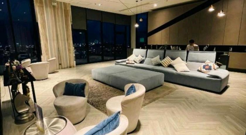 パタヤ The base central 5つ星 ホテル スイート