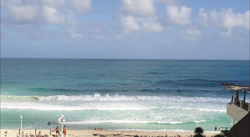 Cancun Beach&Sunrise photo