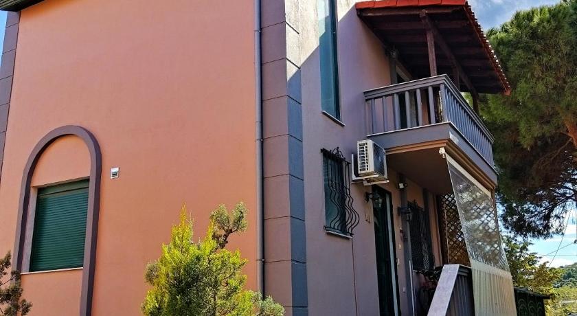 Alexandros Family House — Hotel in Iraklitsa