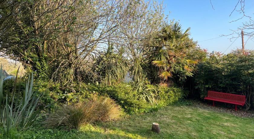 プリマス ISLAND LODGE Since 1835 Barbican, Free Limited Parking, Perfect for Ferry terminal 4つ星 ホテル レストラン