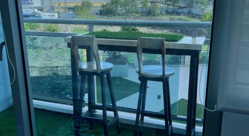 Azure Urban Residences - 1 BR suite w/ balcony. photo