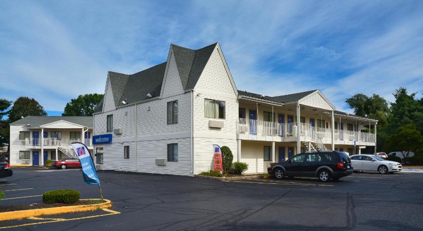 Motel 6-Southington, CT - Hartford