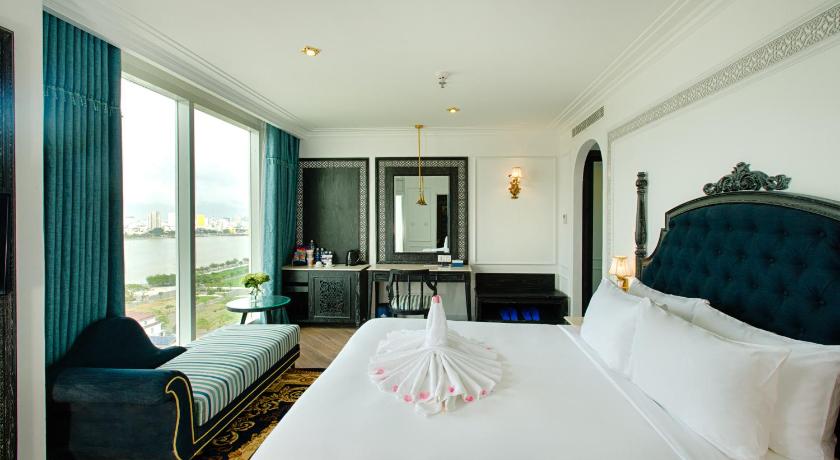 Image of Deluxe King with Balcony 0