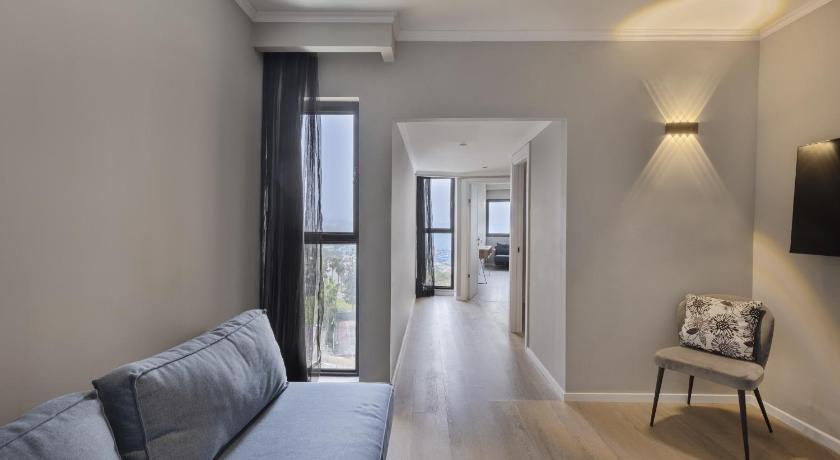 Image of Junior Suite Lake View Balcony 4
