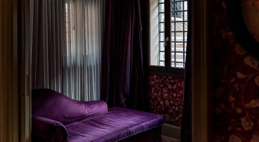 Image of Executive Suite 12