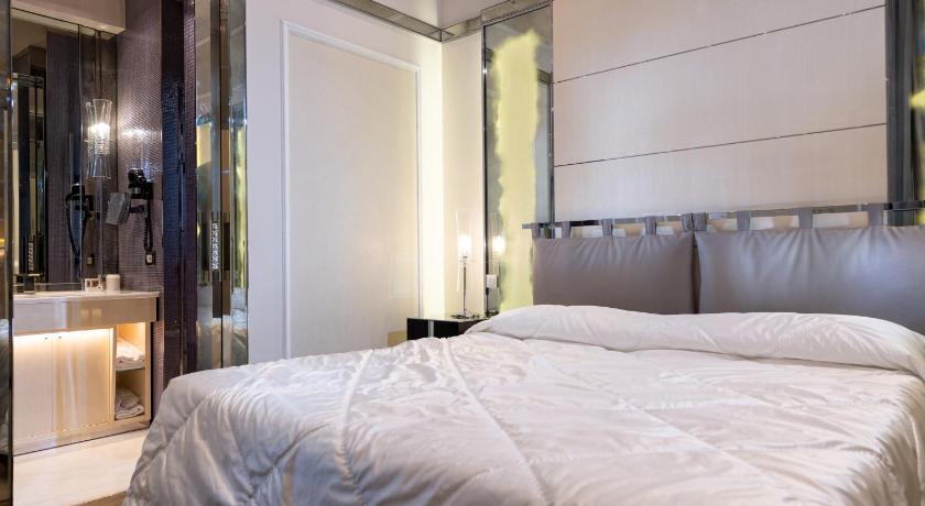 Image of Deluxe Room 12