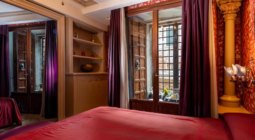 Image of Superior Room 8