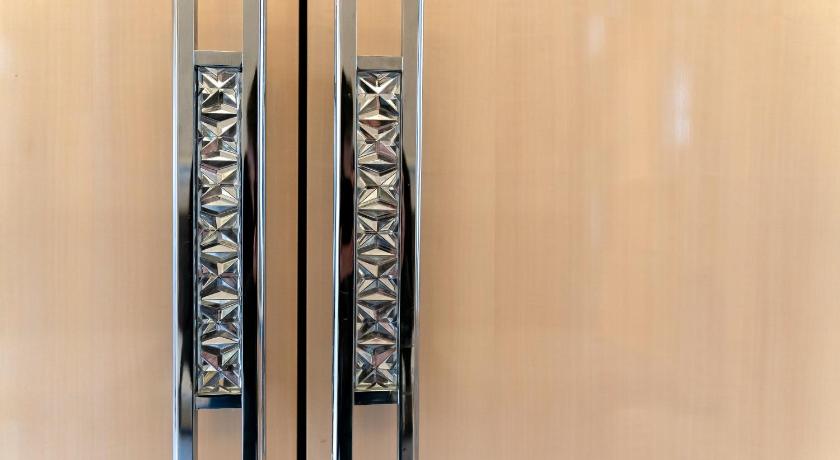 Image of Executive Suite 16