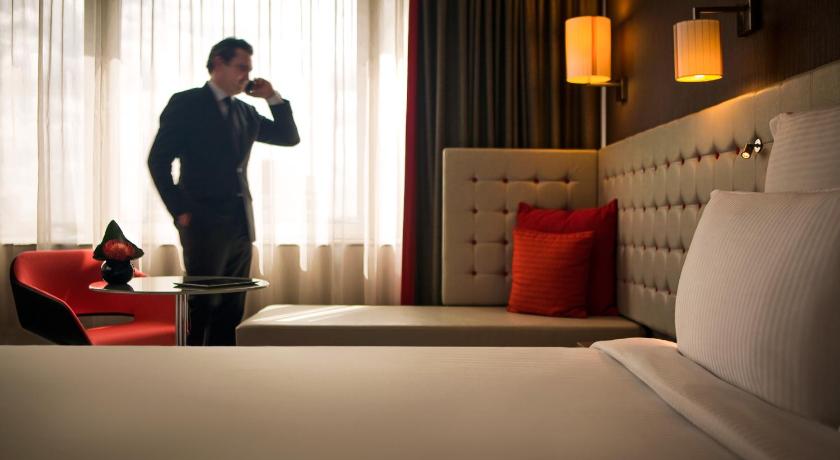 Image of Deluxe King Bed 4
