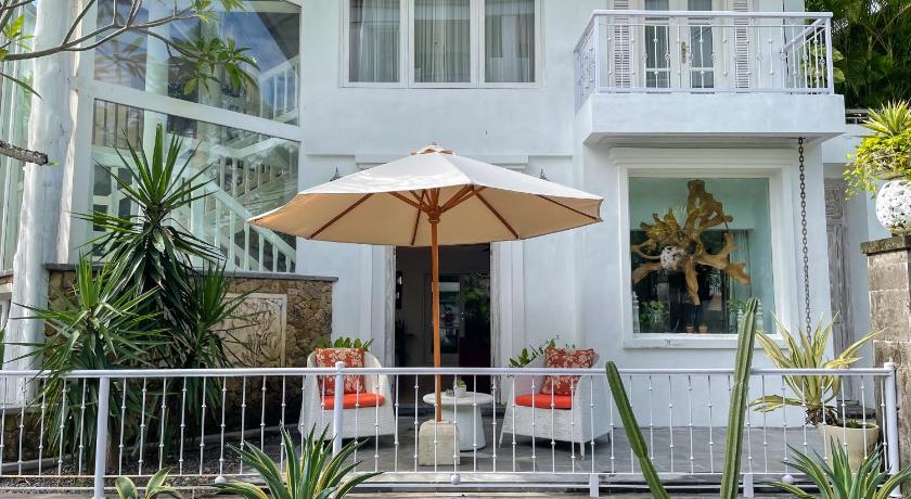 Beach House Canggu - 150m Berawa beach — Hotel in Bali