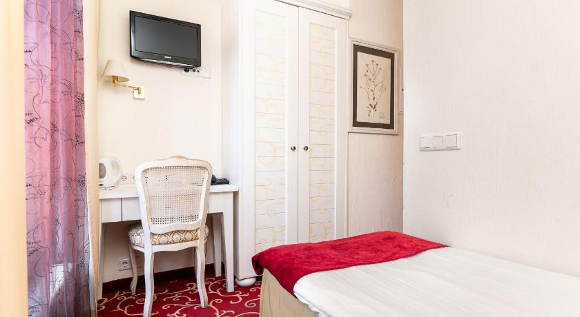 Image of Small Single Room 5